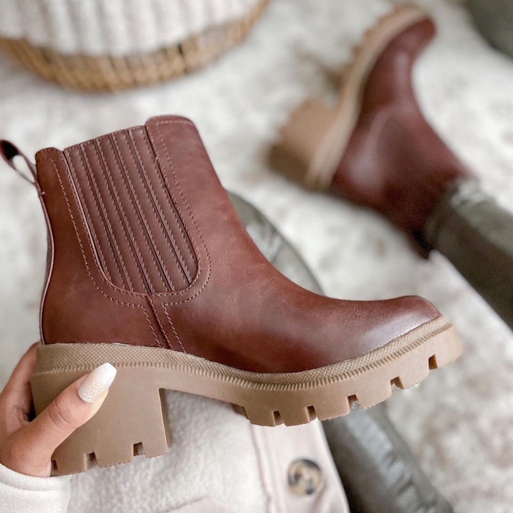 Brown women’s boots size 9.5